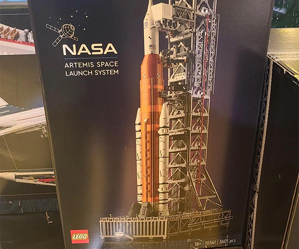 LEGO ICONS NASA Artemis Space Launch System